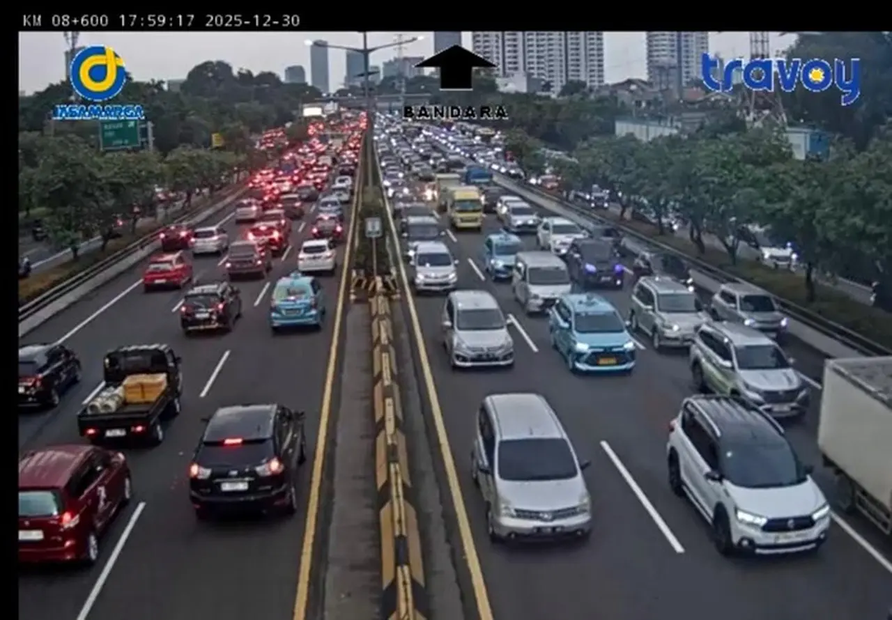 Lalu Lintas Di Tol Dalam Kota Jakarta Mengalami Kepadatan Di Sejumlah Titik Pada Sore Ini Karena Peningkatan Volume Kendaraan. Ini Kondisi Di Ruas Semanggi Senayan. (foto: Dok. Jasa Marga)