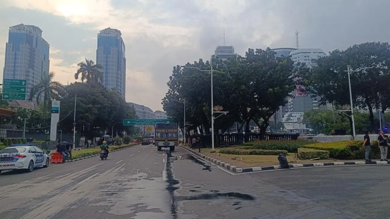 Lalu Lintas (lalin) Untuk Kendaraan Di Jalan Medan Merdeka Selatan Dibuka Kembali. (rizky Adha Mahendra/detikcom)