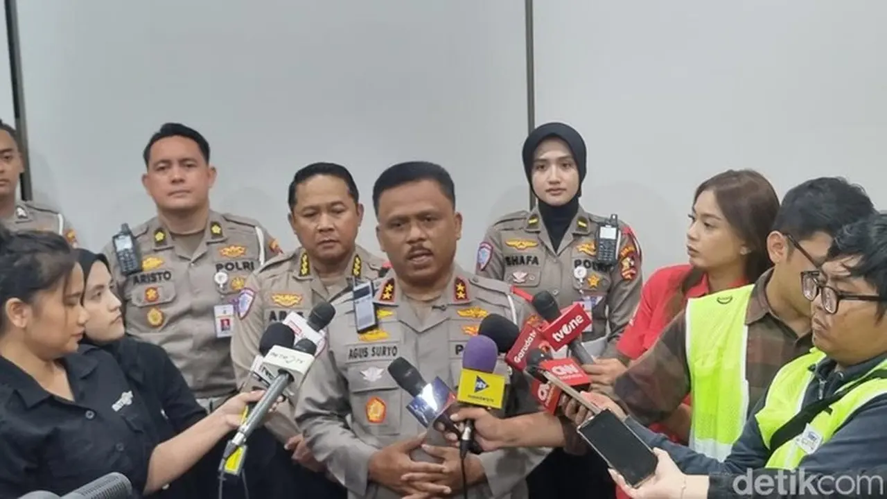 Foto: Kakorlantas Polri Irjen Agus Suryonugroho Memastikan Pengamanan Arus Balik Libur Natal Dan Tahun Baru Di Jalan Tol Hingga Pelabuhan Kondusif. (taufiq S/detikcom)