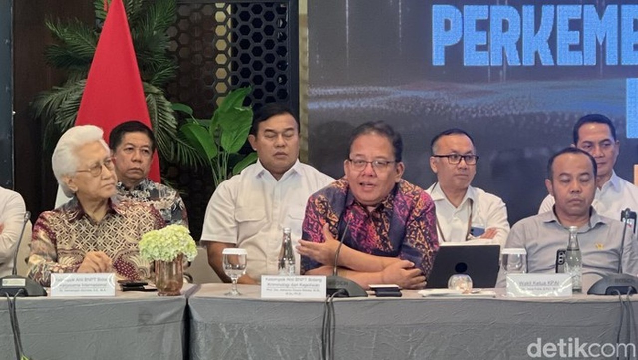 Kriminolog Adrianus Meliala Soroti Bahaya Ekstremisme Sayap Kanan dalam Kasus Bom SMAN 72 Kriminolog Adrianus Meliala Soroti Bahaya Ekstremisme Sayap Kanan dalam Kasus Bom SMAN 72