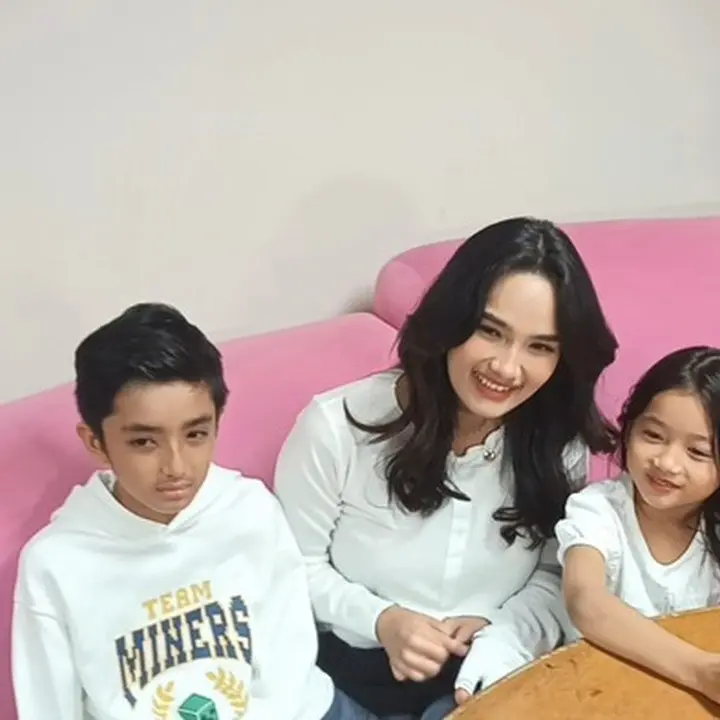 Faby Marcelia Ungkap Sering Menangis di Kamar Mandi Demi Kuat di Depan Anak