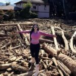 Novi Rizki Dihujat Netizen Akibat Pakaian Ketat Saat Berikan Bantuan di Sumatera