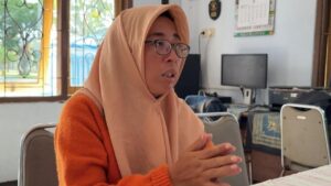 Guru PNS Pasuruan Dipecat Usai Viral Curhat Tempuh 114 Km Demi Mengajar