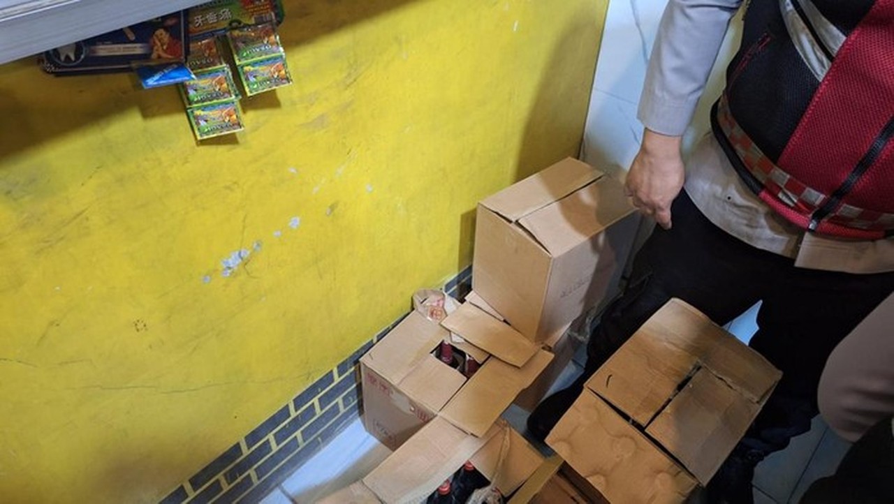 Jelang Tahun Baru, Polres Serang Sita Ratusan Botol Miras di Sejumlah Kecamatan