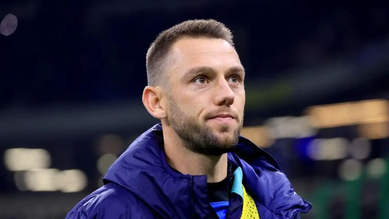Bek Inter Milan Stefan De Vrij Menjadi Salah Satu Pemain Yang Diincar Barcelona. (foto: Getty Images/giuseppe Cottini)