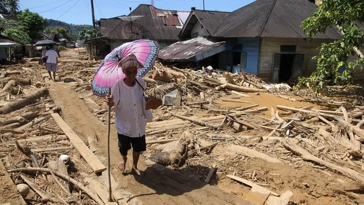 Foto: Penampakan Sisa Terjangan Banjir Bandang Di Tapanuli Tengah (antara Foto/yudi Manar)