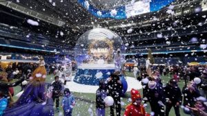 Santiago Bernabeu Berubah Jadi Wisata Natal: Wahana Seru Hingga Bola Raksasa Menanti Pengunjung