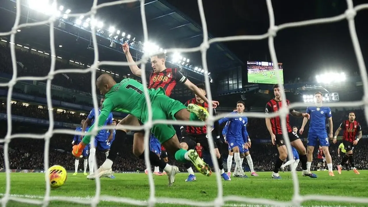 Chelsea Kebobolan Oleh David Brooks Lewat Skema Bola Mati Bournemouth. (foto: Eddie Keogh/getty Images)