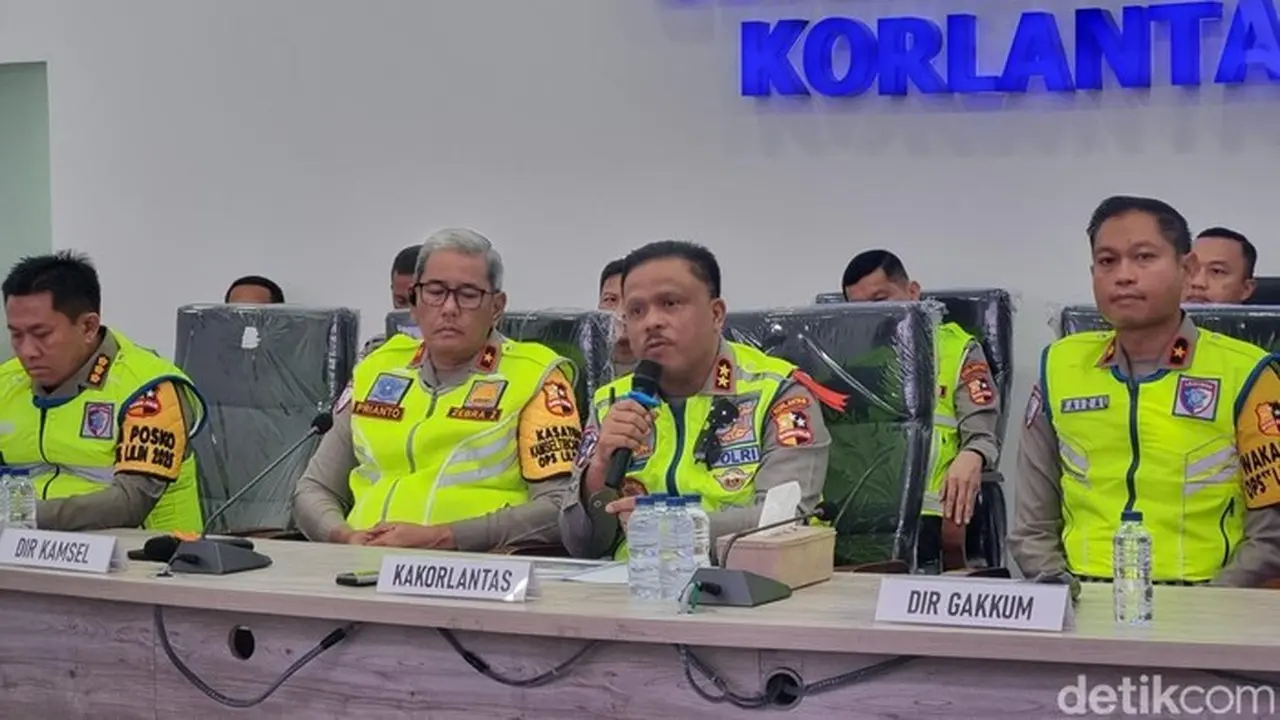 Foto: Kakorlantas Irjen Agus Suryonugroho Dan Jajaran Korlantas Polri (taufiq/detikcom)