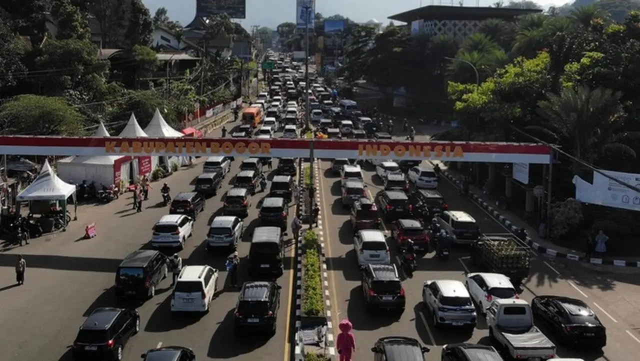 Foto: Jalur Puncak (antara Foto/yulius Satria Wijaya)