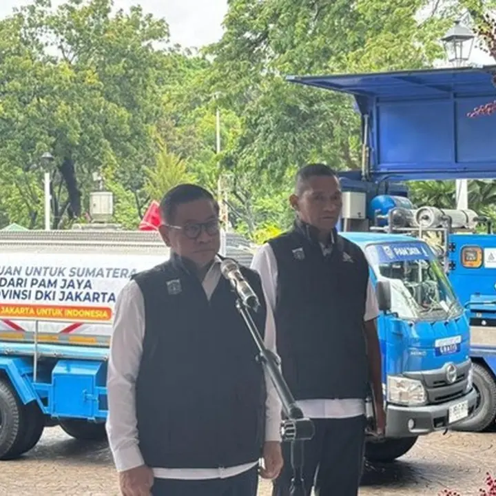 Pramono Anung Lepas Bantuan Mobil Tangki Air dan IPA Mobile untuk Korban Bencana Sumatera