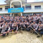 Kapolri Jenderal Listyo Sigit Prabowo Tinjau Pembersihan Sekolah dan Huntap Korban Bencana di Aceh Tamiang