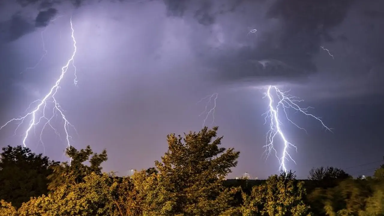 Foto: Ilustrasi Petir (getty Images/bgfoto)