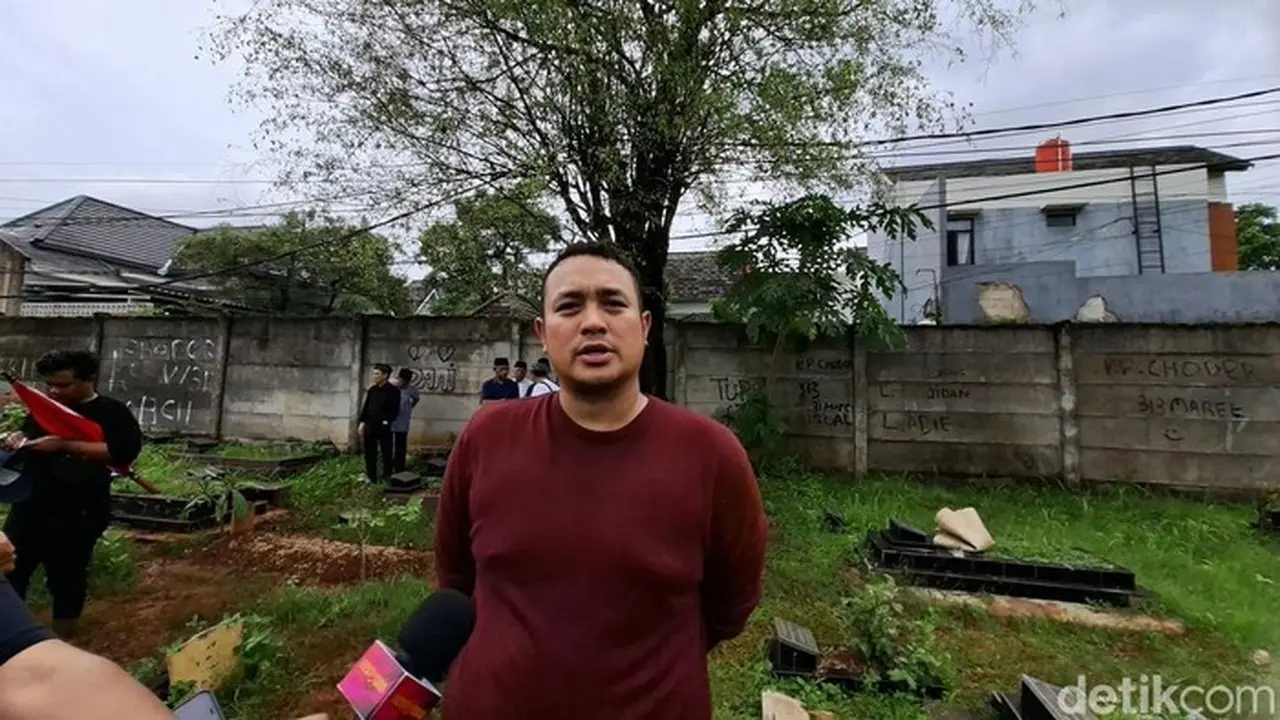 Gilang Dirga Mengenang Sosok Ayah Yang Meninggal Dunia Pada Hari Ini. Foto: Muhammad Ahsan Nurrijal/detikcom