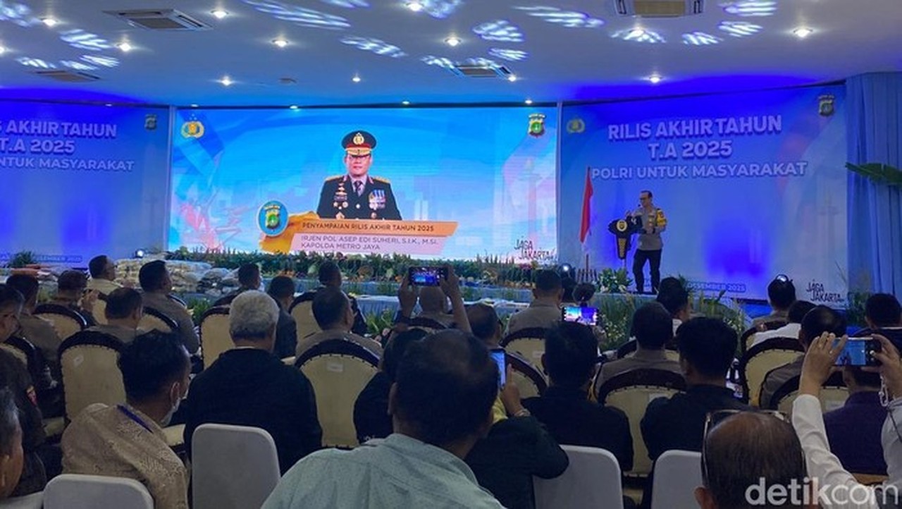 Polda Metro Jaya Salurkan Puluhan Ton Bantuan untuk Korban Bencana di Tiga Provinsi Sumatera