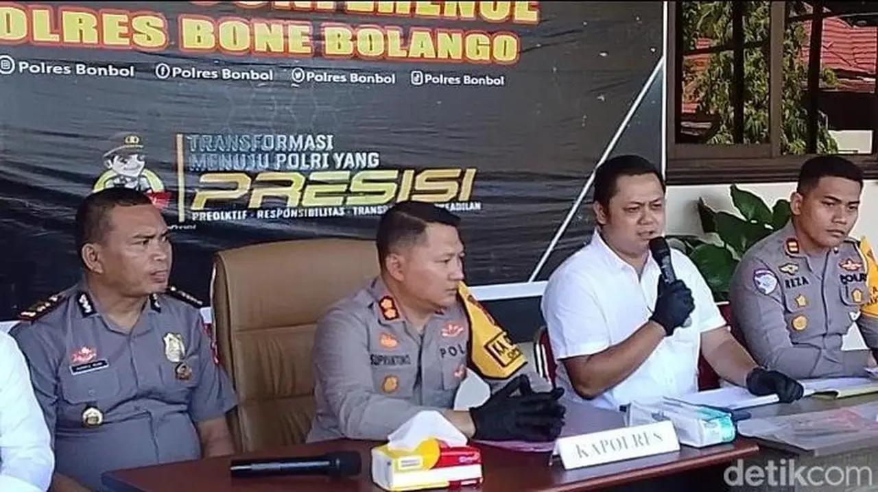 Kasat Reskrim Polres Bone Bolango Akp Yudhi Prastio (baju Putih). (apris Nawu/detiksulsel)