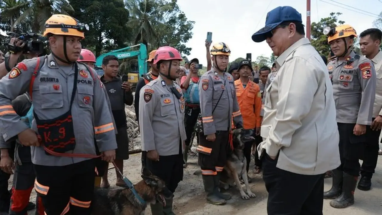 Prabowo Menyapa Polisi Pembawa K 9 Di Tapsel. (dok. Tim Media Prabowo)