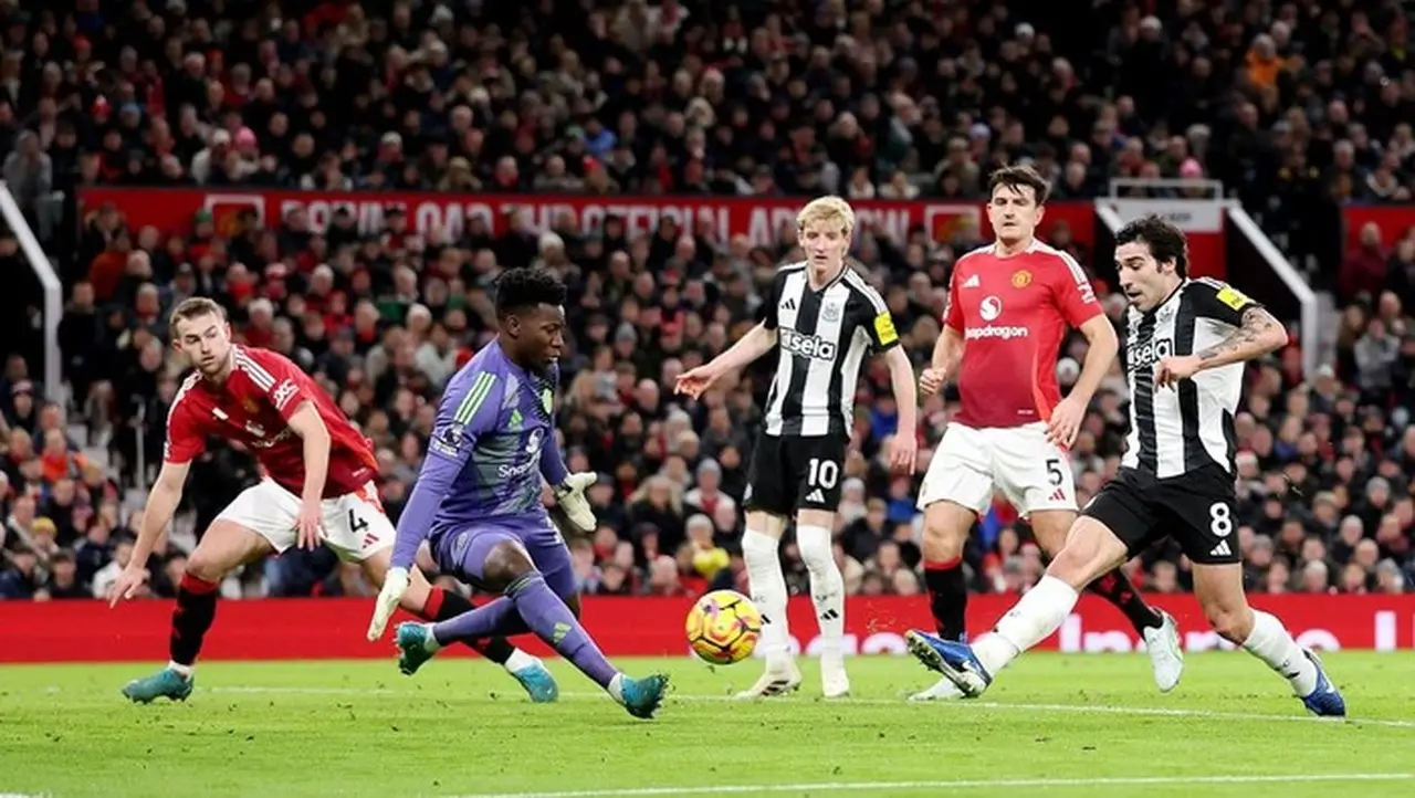 Andre Onana Newcastle United Akan Menghadapi Manchester United Di Laga Boxing Day Premier League. (foto: Getty Images/carl Recine)