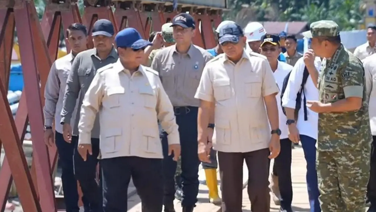 Presiden Prabowo Meninjau Jembatan Bailey Di Tapanuli Selatan (foto: Dok. Istimewa)