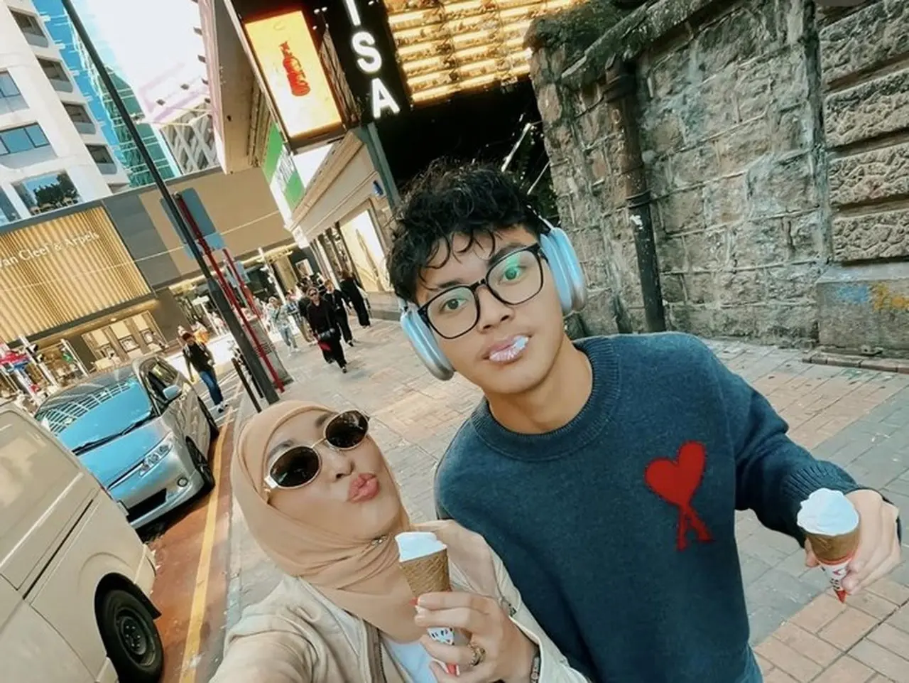 Curhat Angelina Sondakh Lewatkan Masa Kecil Keanu. (foto: Instagram @angelinasondakh09)
