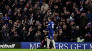 Suporter Chelsea Geram Cole Palmer Diganti, Asisten Pelatih Beri Penjelasan