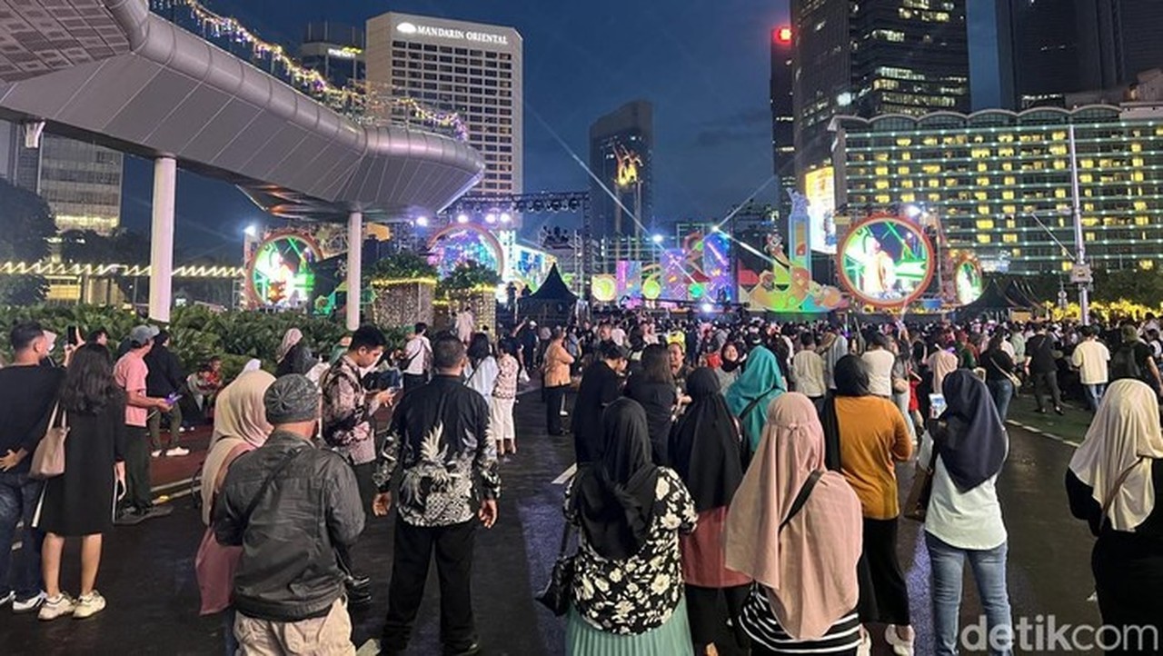 Malam Tahun Baru 2026: Bundaran HI Ramai, Jalan Thamrin Ditutup untuk Car Free Night Malam Tahun Baru 2026: Bundaran HI Ramai, Jalan Thamrin Ditutup untuk Car Free Night