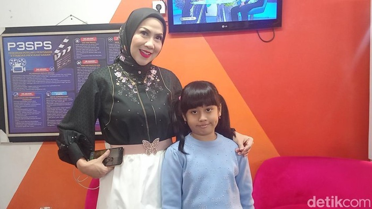 Venna Melinda Siapkan Vania Athabina Jadi Dokter Gigi dan Finalis Puteri Indonesia