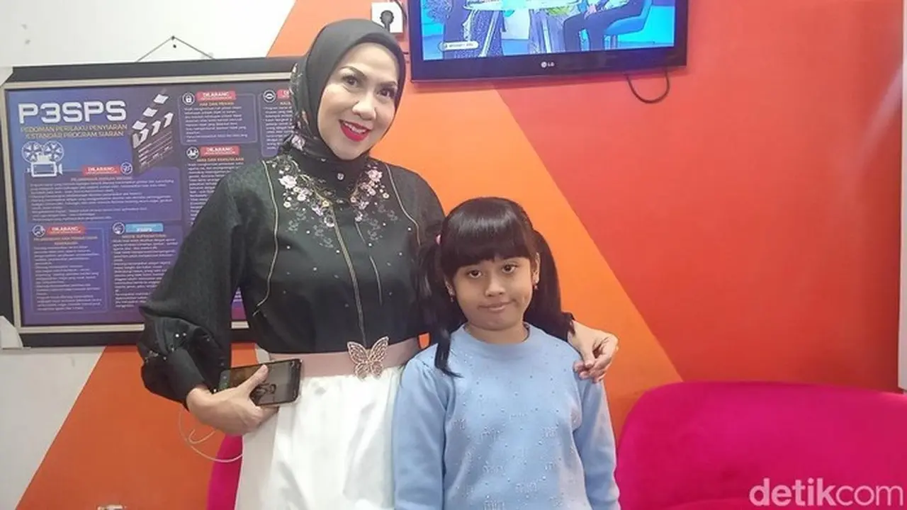 Venna Melinda Dan Vania Ditemui Di Kawasan Jalan Kapten P Tendean, Jakarta Selatan, Rabu (24/12/2025) .foto: Muhammad Ahsan Nurrijal/detikcom