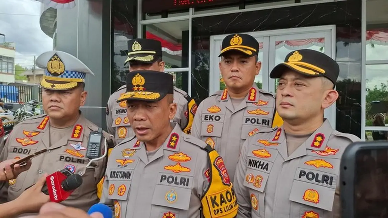Kapolda Jawa Barat (jabar) Irjen Pol Rudi Setiawa Meninjau Lalu Lintas Di Kawasan Puncak, Jawa Barat. (muchamad Sholihin/detikcom)