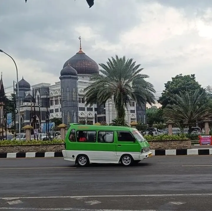 Angkot Nekat Beroperasi di Puncak Bogor Meski Dilarang Selama Libur Natal dan Tahun Baru