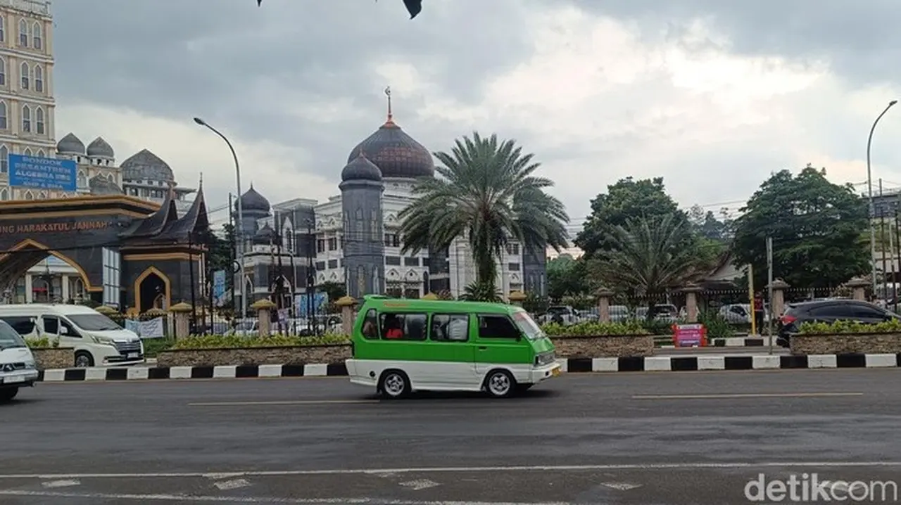 Foto: Angkot Di Kawasan Puncak Bogor (rizky/detikcom)