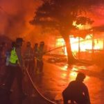 Pasar Pagi Pemalang Terbakar Hebat, Polisi Bantu Evakuasi Barang Pedagang