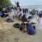 Libur Natal, Pantai Carita Pandeglang Diserbu Wisatawan Meski Ada Penurunan Pengunjung