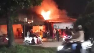 Rumah Makan di Katulampa Bogor Terbakar Hebat, Dua Pegawai Dilarikan ke Puskesmas
