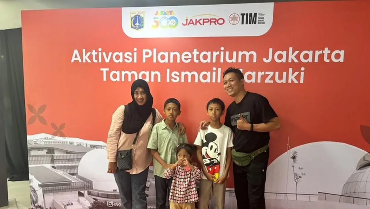 Foto: Warga Antusias Menikmati Pertunjukkan Di Planetarium Tim. (rumondang/detikcom)