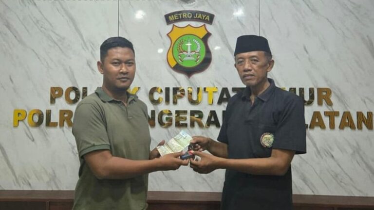 Polsek Ciputat Timur Kembalikan Motor Curian Warga Tangsel Setelah Proses Penyidikan
