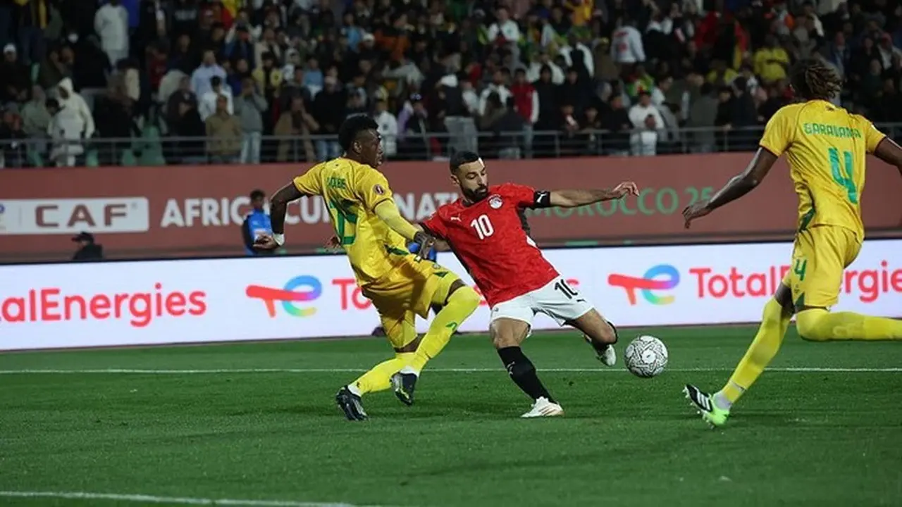 Salah (merah) Beraksi Di Laga Melawan Afsel. Foto: Anadolu Via Getty Images/anadolu