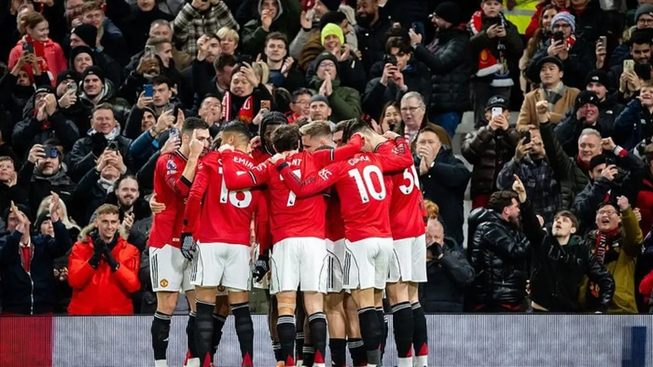 Manchester United Geser Liverpool Dari Posisi Kelima Klasemen Liga Inggris 2025/2026. (manchester United Via Getty Imag/ash Donelon)