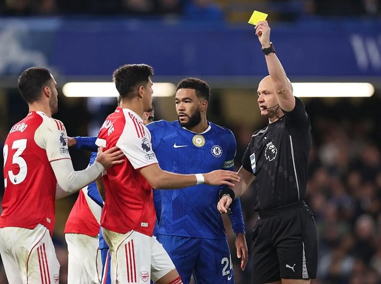 Arsenal Jadi Tim Paling Sedikit Mendapat Kartu Kuning Musim Ini. (getty Images/catherine Ivill Ama)