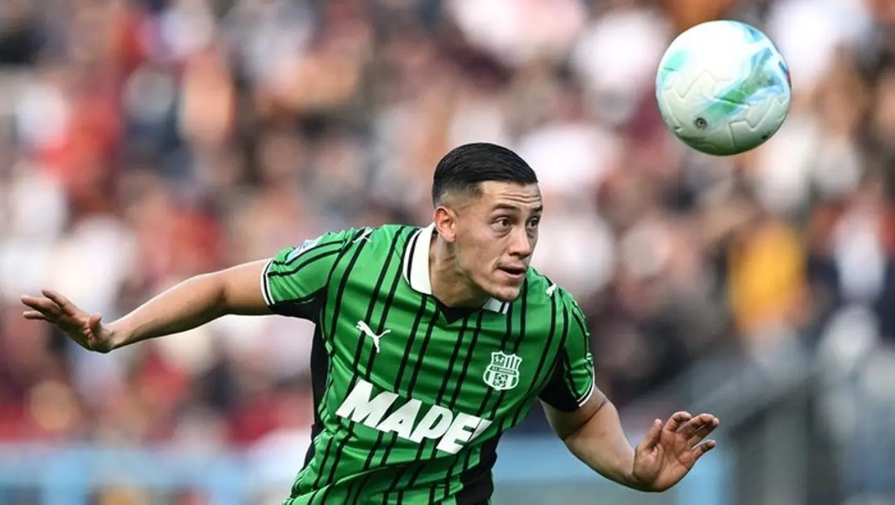 Performa Apik Jay Idzes Di Sassuolo Kabarnya Membuat Ac Milan Dan Inter Milan Kepincut. Foto: Getty Images/image Photo Agency