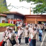 Long Weekend Nataru, Taman Mini Indonesia Indah Dipadati Ribuan Pengunjung Sejak Pagi