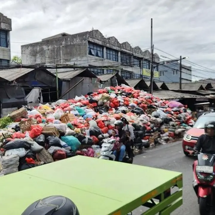 Gunungan Sampah di Tangsel Masih Menggunung, Bau Menyengat dan Sebabkan Kemacetan