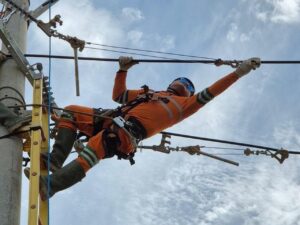 PLN Berjuang Pulihkan Listrik di Aceh Tengah Pasca-Banjir, Akses Jalan Jadi Kendala Utama