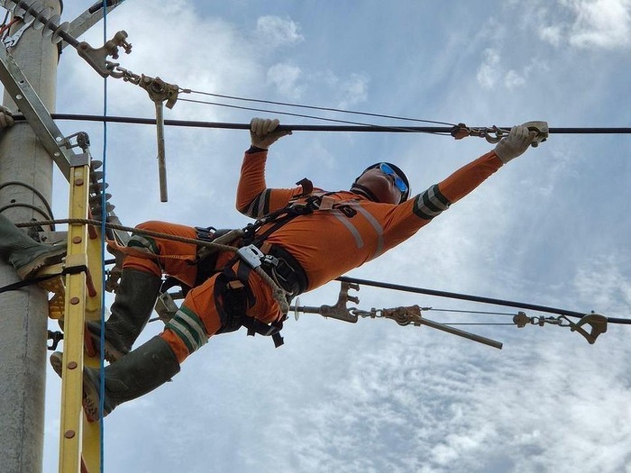 PLN Berjuang Pulihkan Listrik di Aceh Tengah Pasca-Banjir, Akses Jalan Jadi Kendala Utama