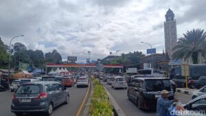 Arus Puncak Bogor Padat Akibat One Way, Kendaraan Pelat B Dominasi Jalur Wisata