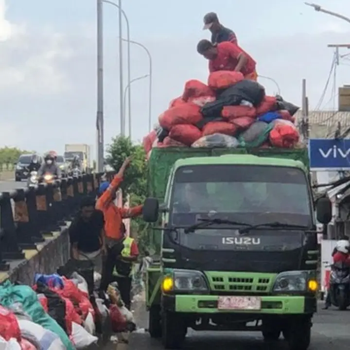 Pemkot Tangerang Selatan Berupaya Atasi Tumpukan Sampah di Sejumlah Ruas Jalan
