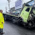 Rem Blong, Truk Tronton Muatan Keramik Hantam Tugu di Wonosobo, Lima Luka