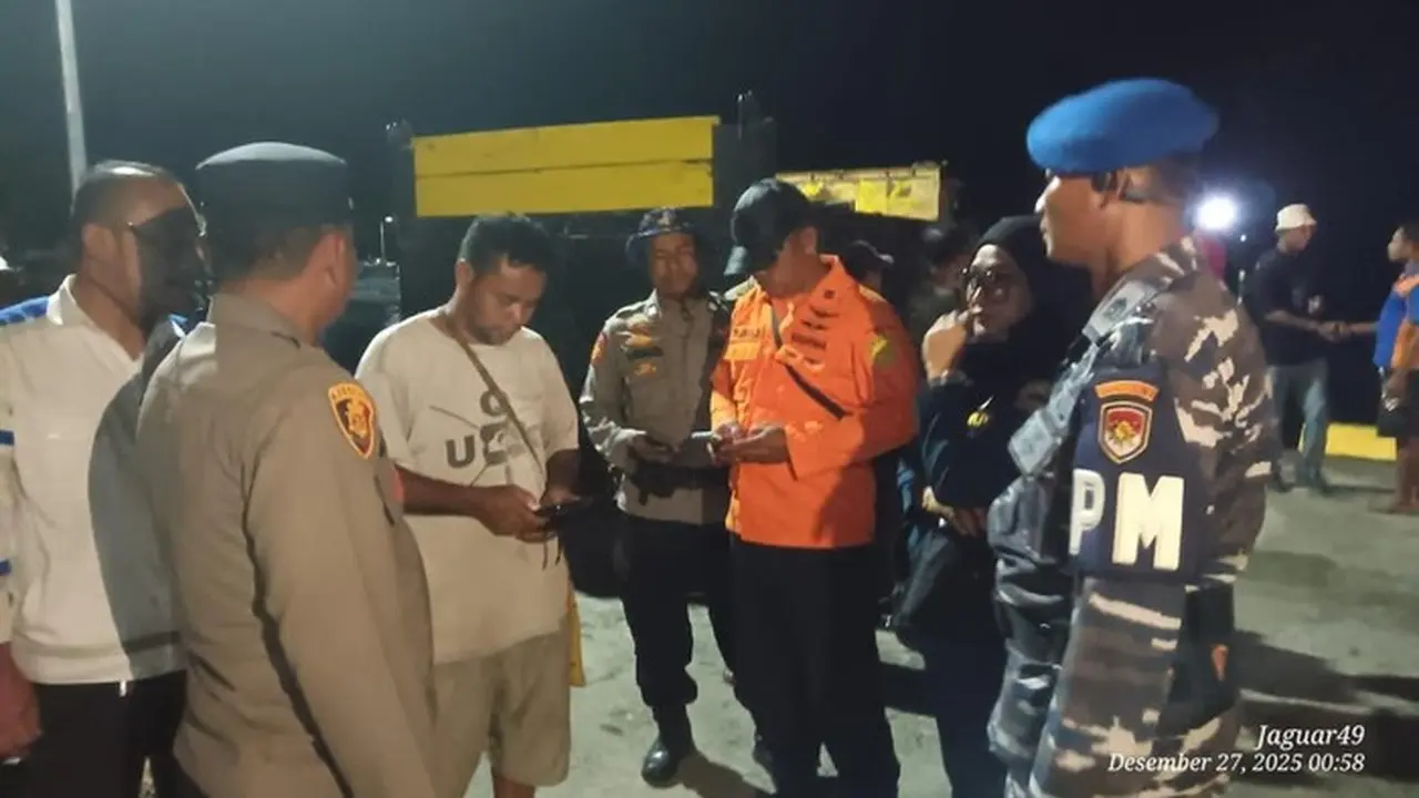 Proses Pencarian Korban Hilang Truk Sampah Jatuh Ke Laut Di Pelabuhan Nabire. (dok. Istimewa)