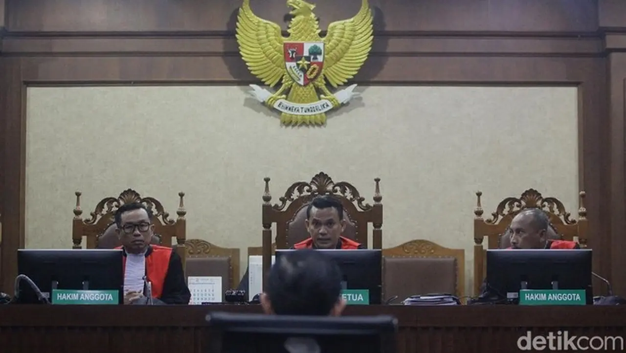 Tom Lembong Saat Persidangan (ari Saputra/detikcom)
