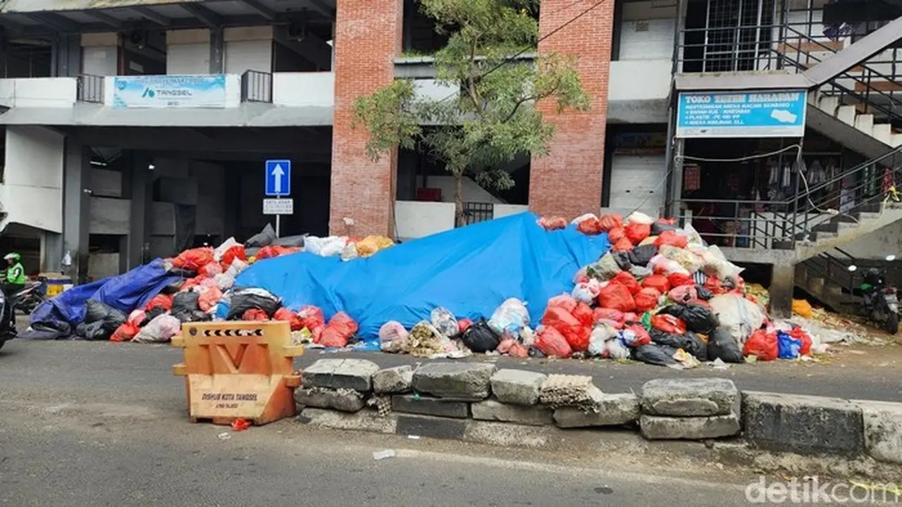 Gunungan Sampah Di Tangsel (adrial/detikcom)